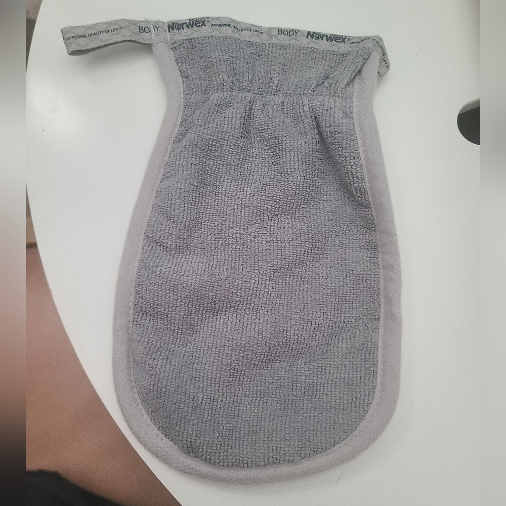 Norwex Body Scrub Mitt - Graphite - Brand New-No tags